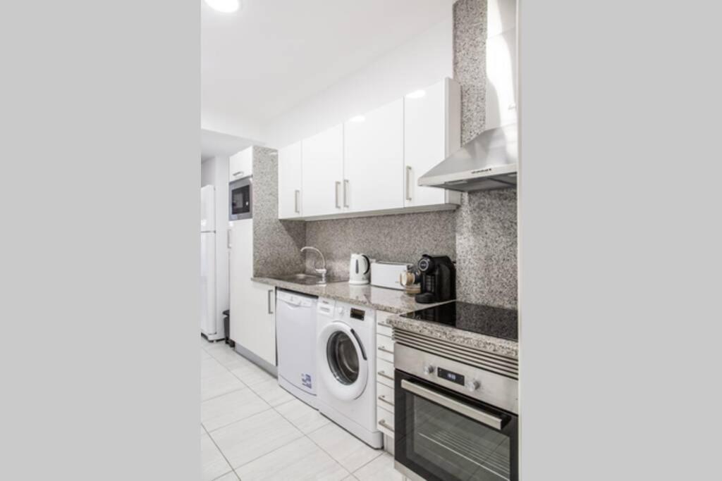 Remodeled Apartment In The City Center. FAO Exteriör bild